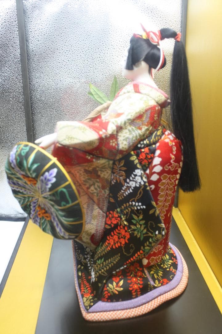 ガラスケース付き（寸法：高さ   約58cm）  大きな木目込み人形