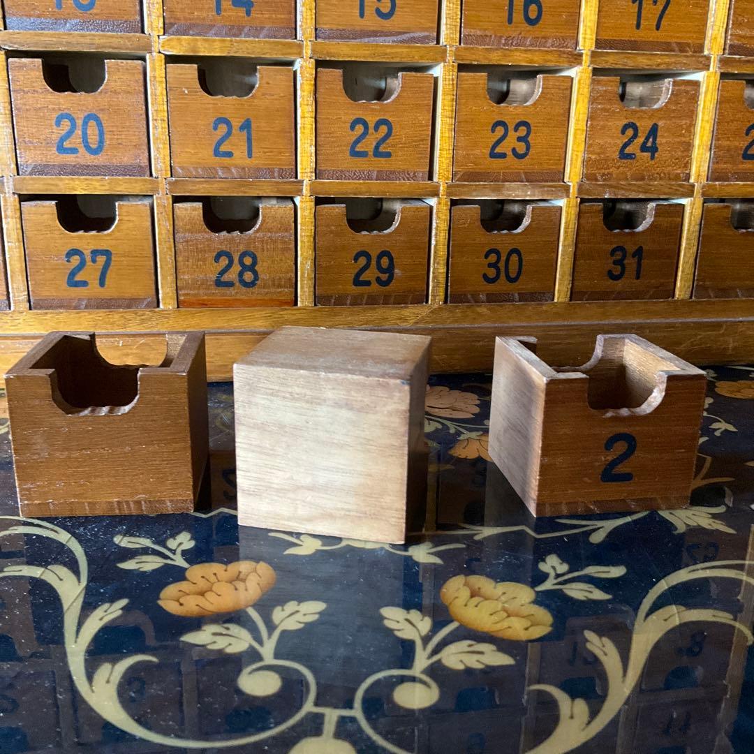 万年カレンダー　アドベントカレンダー　月間薬棚　お薬引き出し