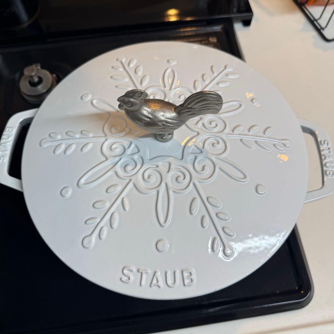 ストウブ ブレイザーソテーパン24㎝ スノーフレーク アニマルノブチキン付き