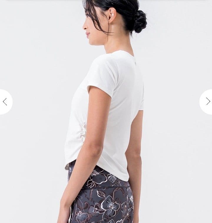 SUAKALA　白カップ付 TシャツLサイズ 新品未使用