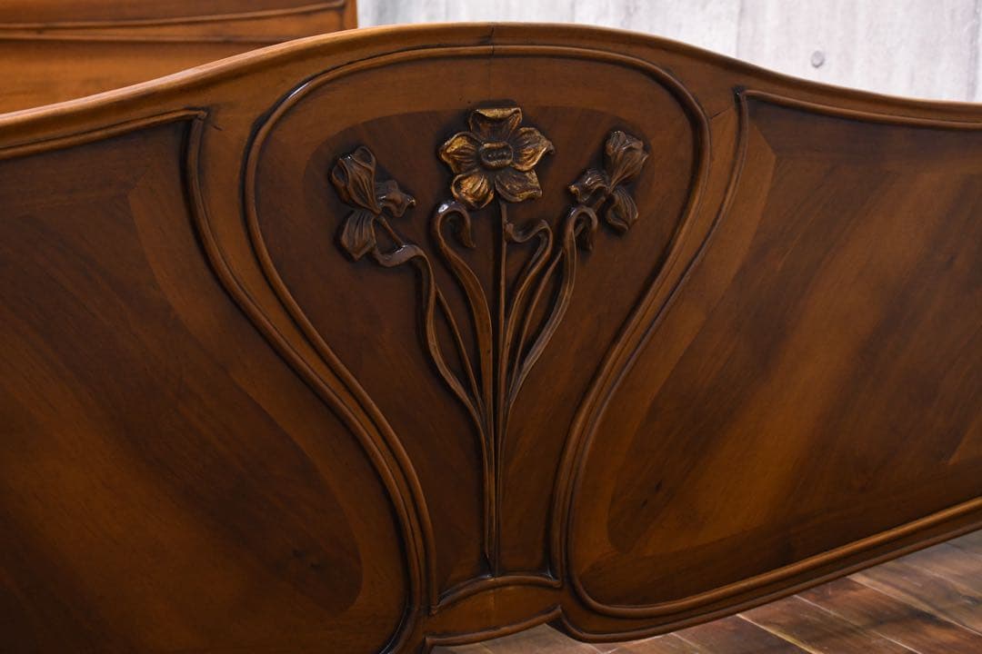 ECK30 展示品 Medea メデア クイーンサイズ ベッドフレーム 100万