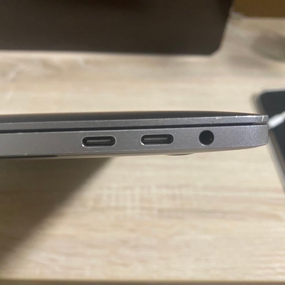 MacBook Pro 2018 13inch スペースグレイ