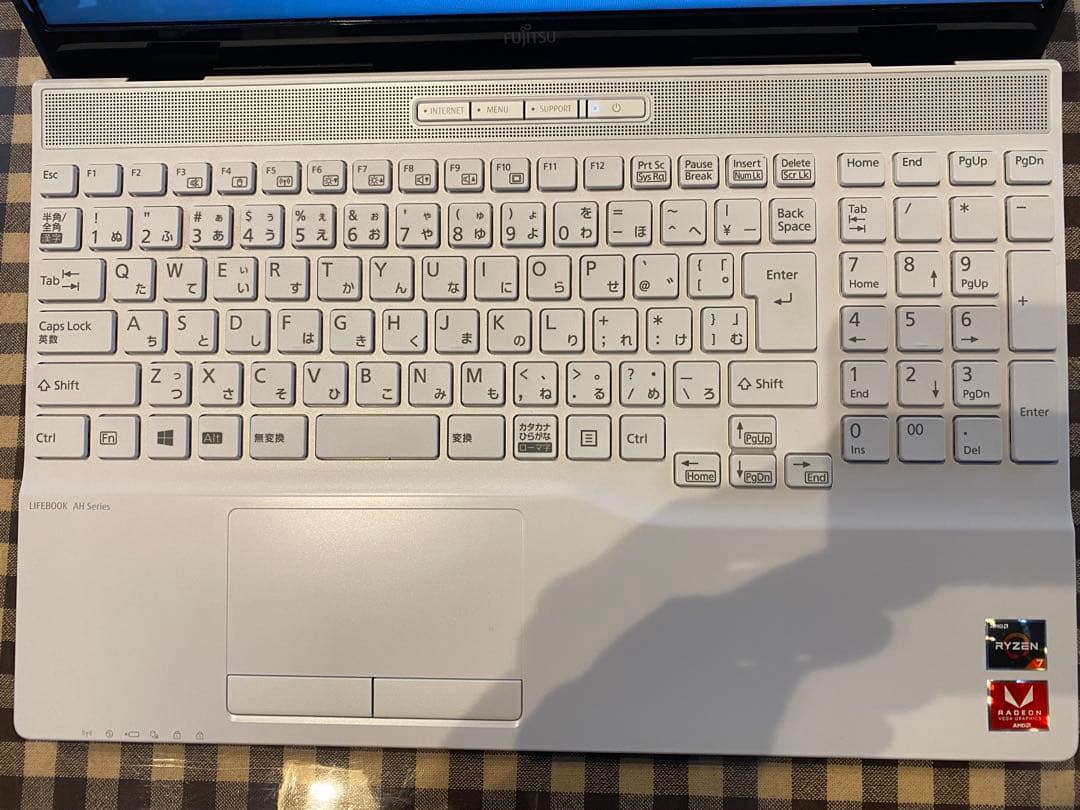 中古　LIFEBOOK AH50/E1 FMVA50E1W プレミアムホワイト