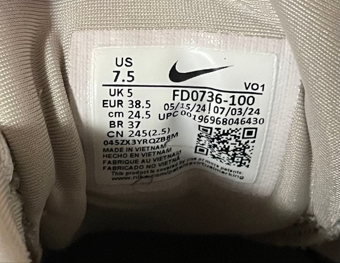 NIKE ウィメンズ V2Kラン 24.5 FD0736-100