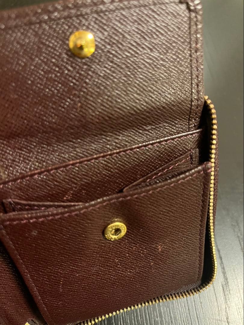 ルイヴィトンの二つ折り財布