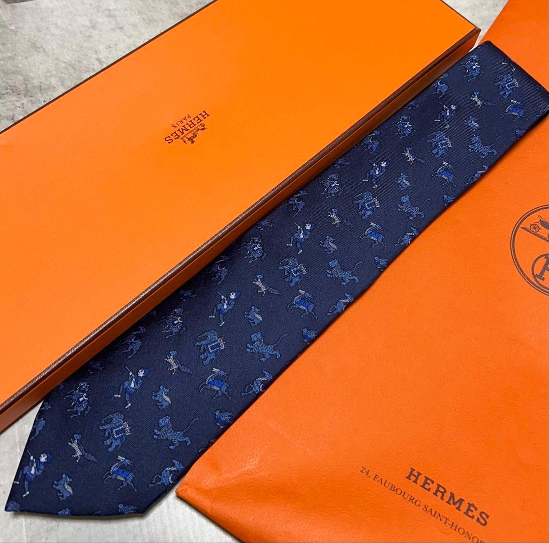未使用級 箱付き HERMES ネクタイ ハイブランド 総柄