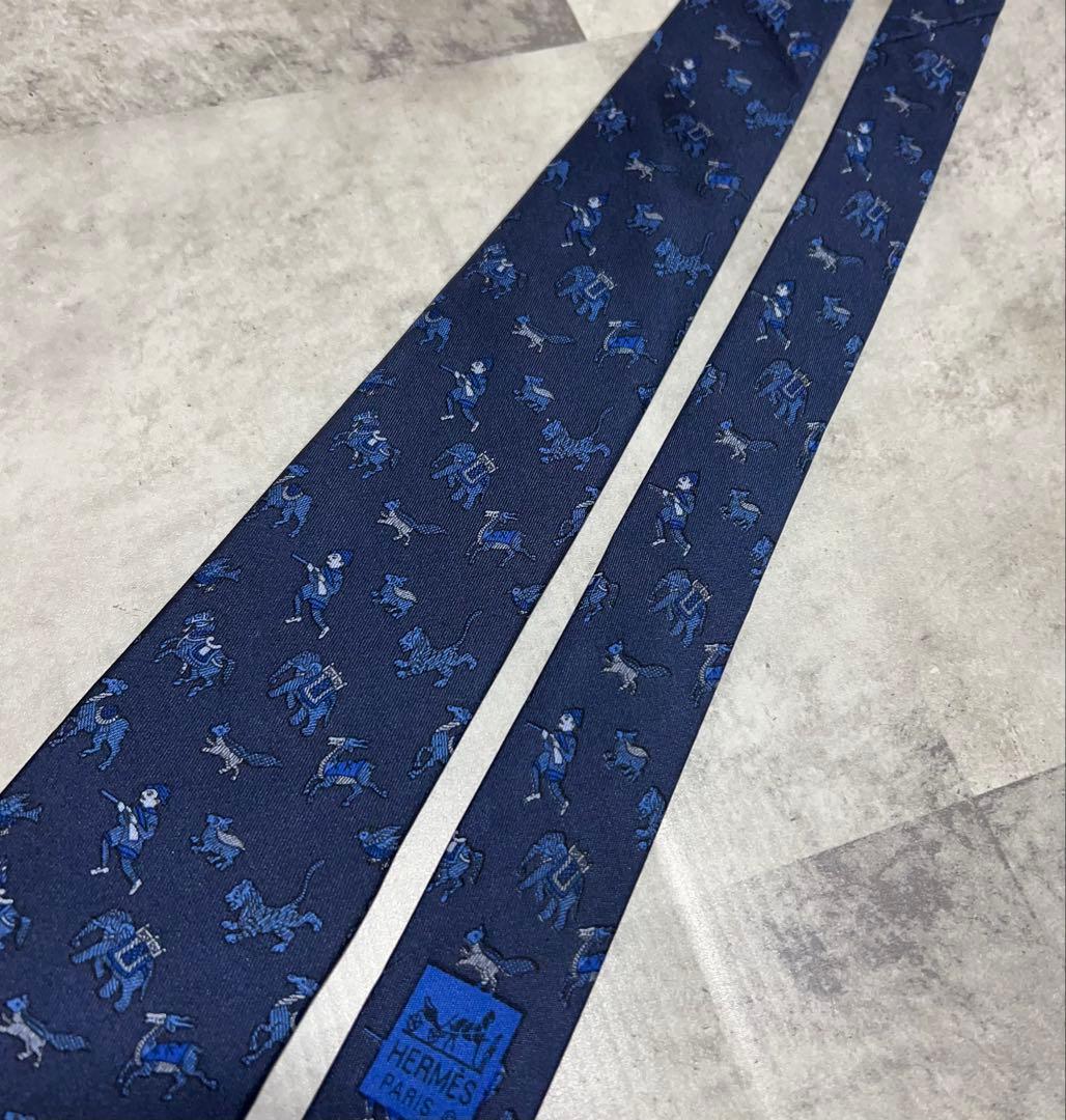 未使用級 箱付き HERMES ネクタイ ハイブランド 総柄