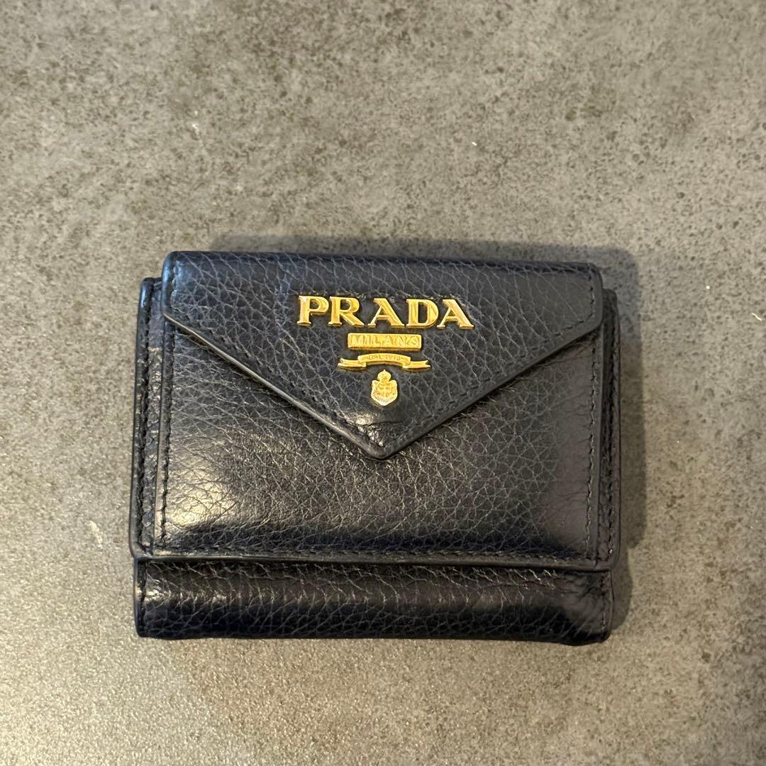 プラダ　サフィアーノ　三つ折り財布