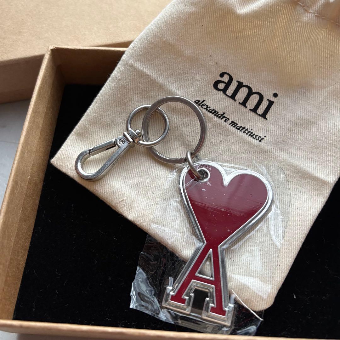 【新品未使用】AMI PARIS アミ ロゴチャーム キーリング