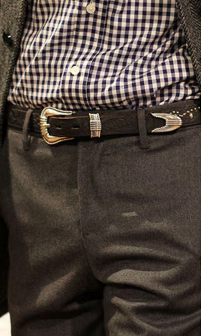 入手困難【15周年記念モデル】ターコイズ×スタッズ プンターレ型押しレザーベルト