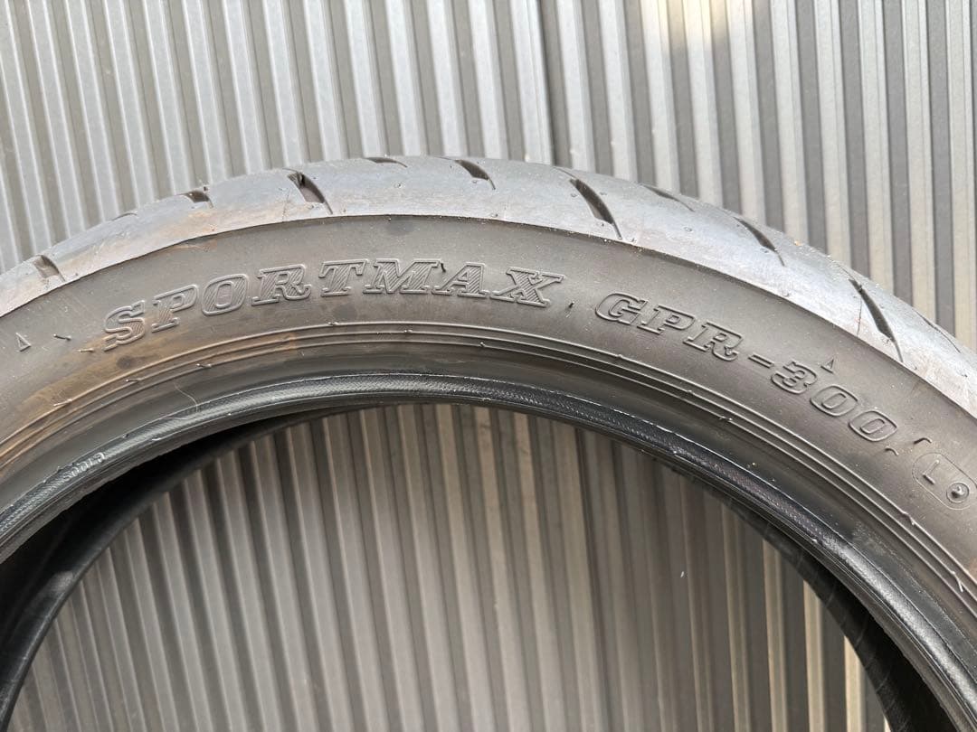 バイクタイヤ　ダンロップ　GPR-300 SPORTMAX 140/70R17