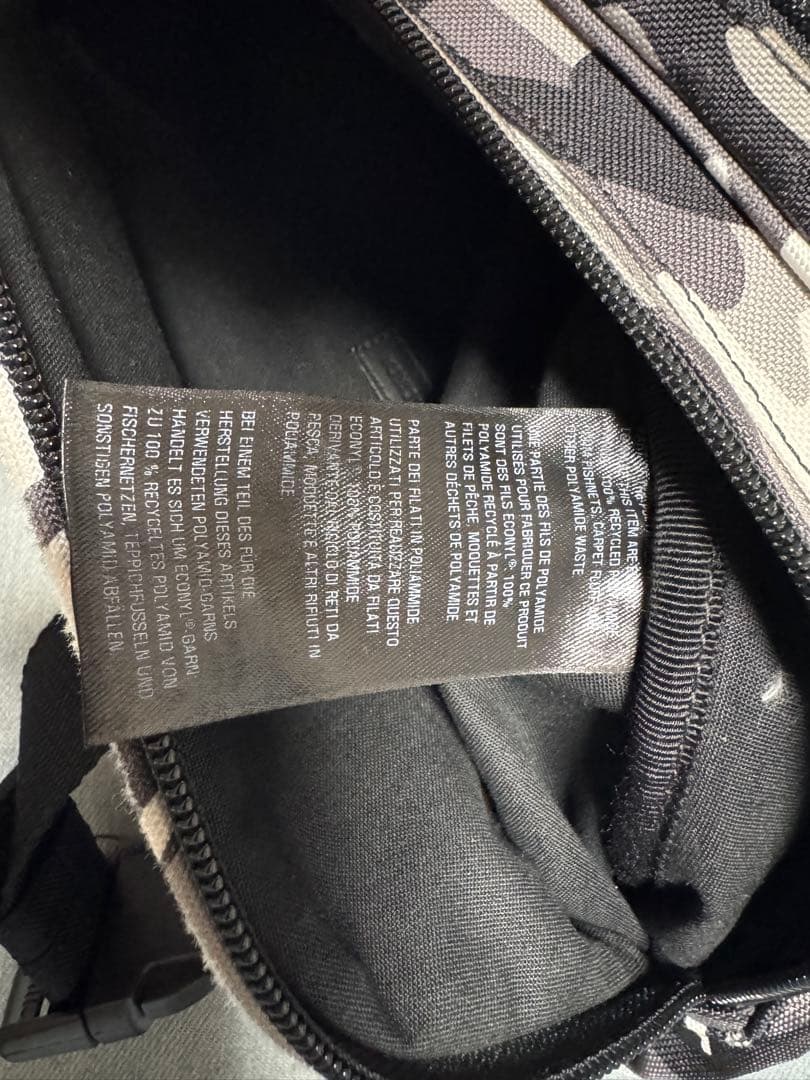 BALENCIAGA 迷彩 ボディバッグ