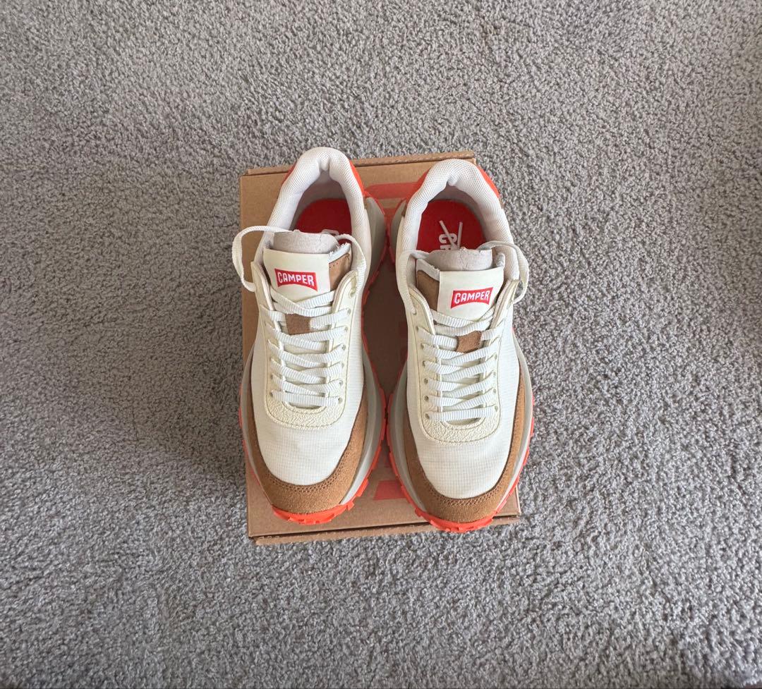 Camper スニーカー ホワイト/ベージュ/オレンジ