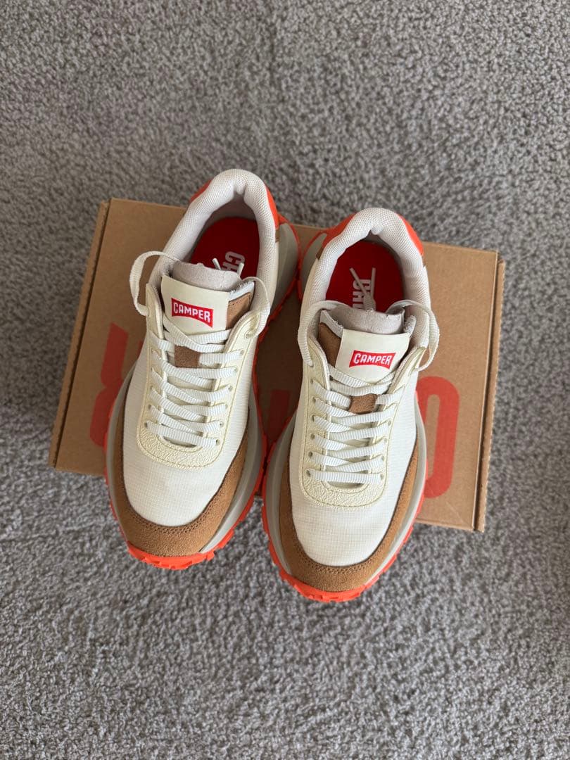 Camper スニーカー ホワイト/ベージュ/オレンジ
