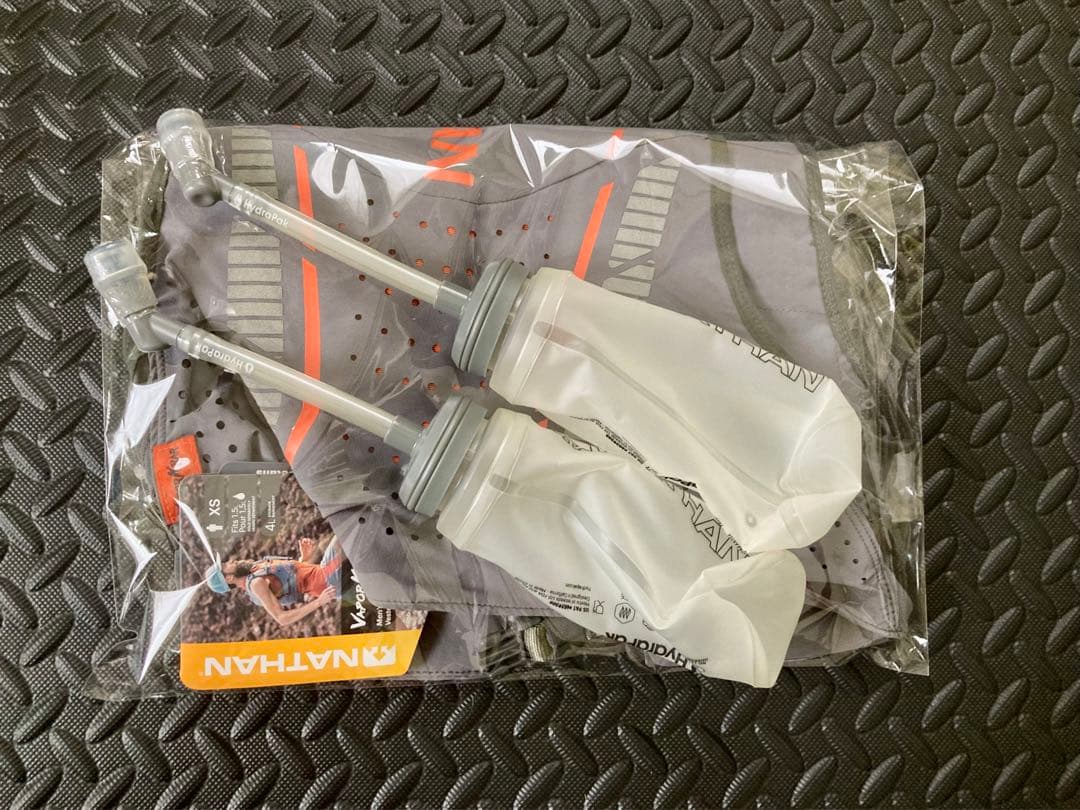 【新品未使用】ネイサン　ベイパーカー 4L メンズ（ボトル2本付属）　トレラン