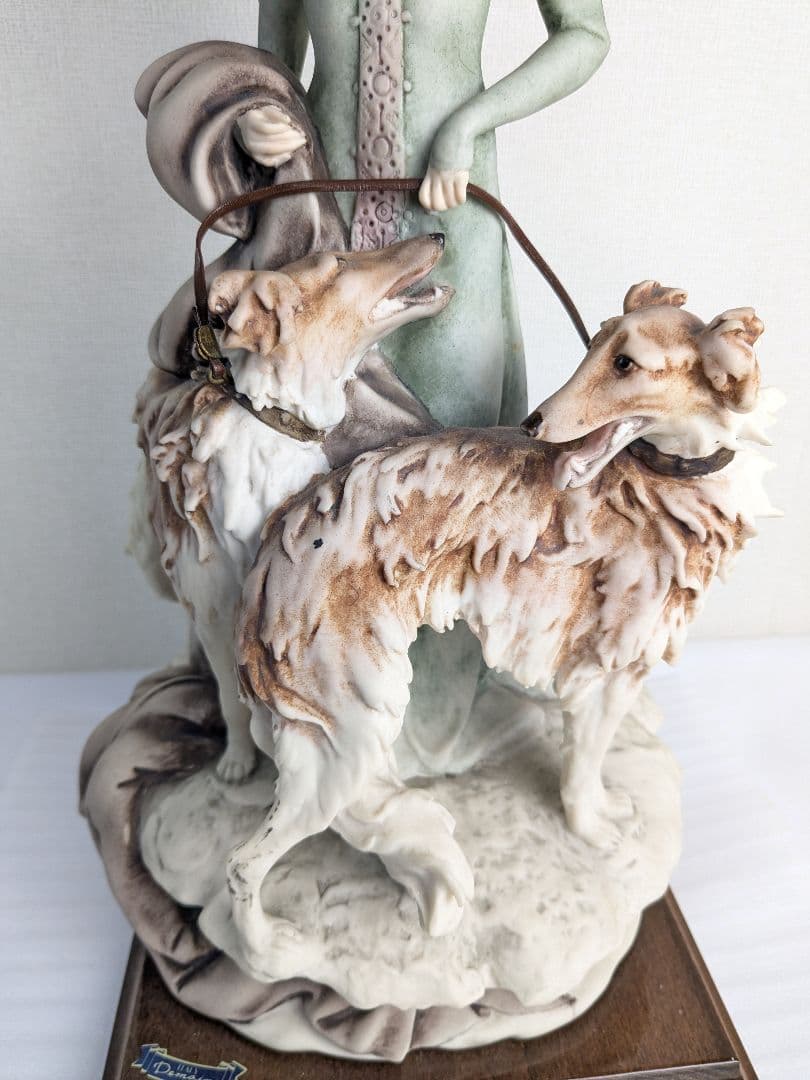 ジョゼッペアルマーニ 貴婦人とボルゾイ犬 置物