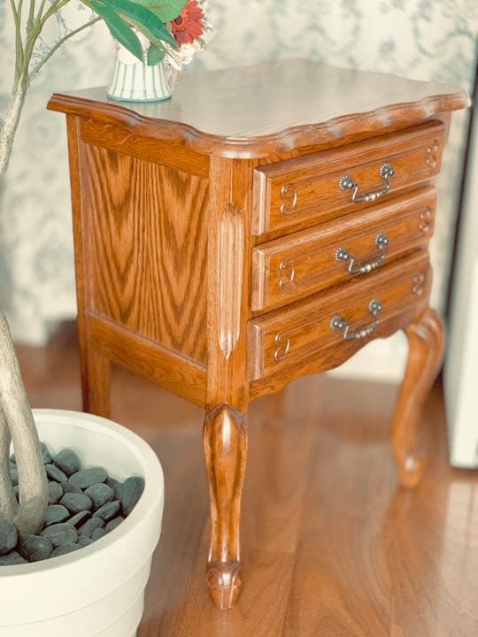 アンティーク家具　ヨーロピアン　北欧　ルーマニア 猫脚　引出し3段