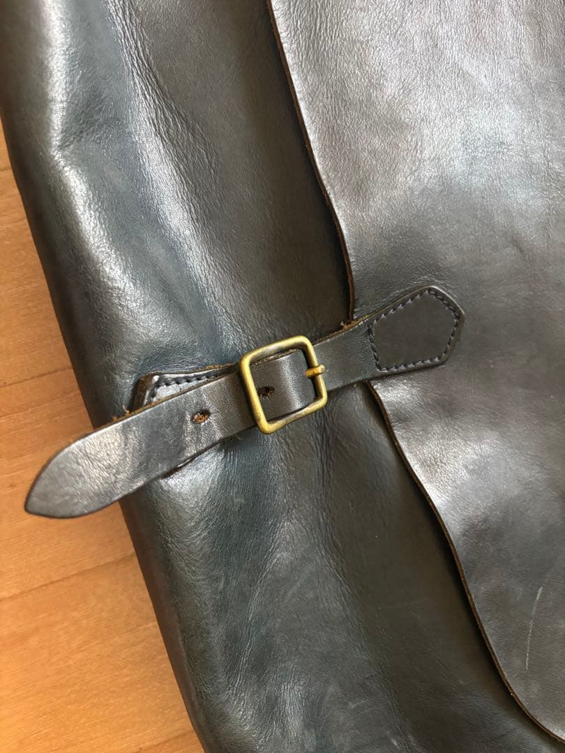 【値下げ】LEATHER POSTMAN SHOULDER BAG vasco