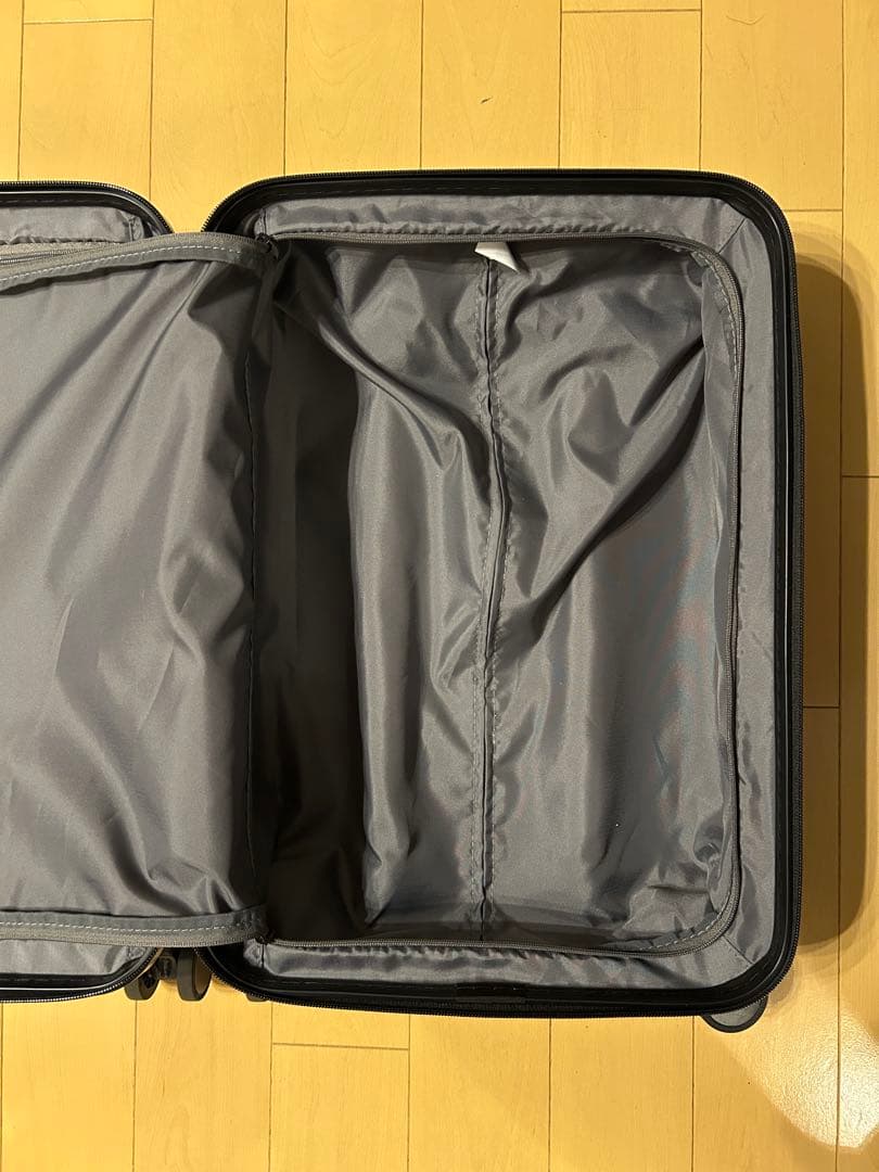 リブデザイン ブラックキャリーケース 中型