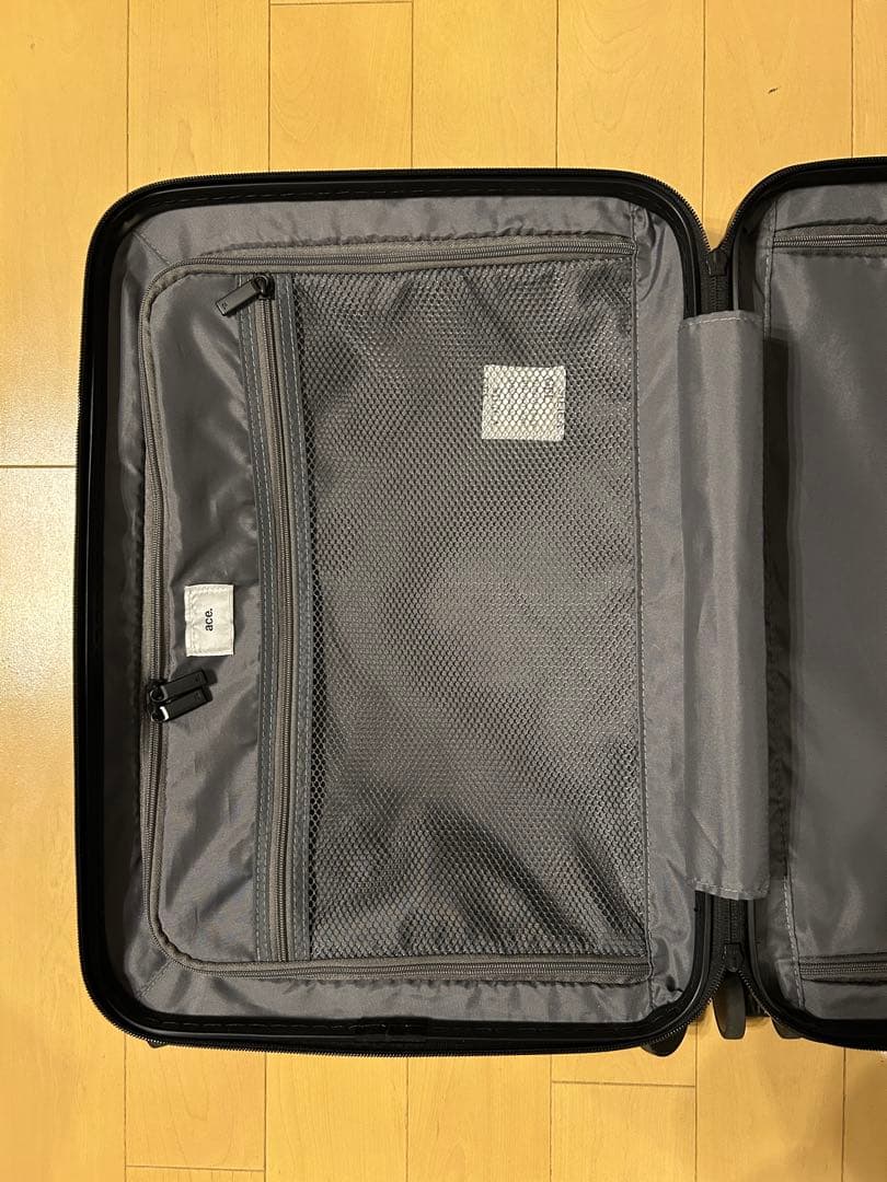 リブデザイン ブラックキャリーケース 中型