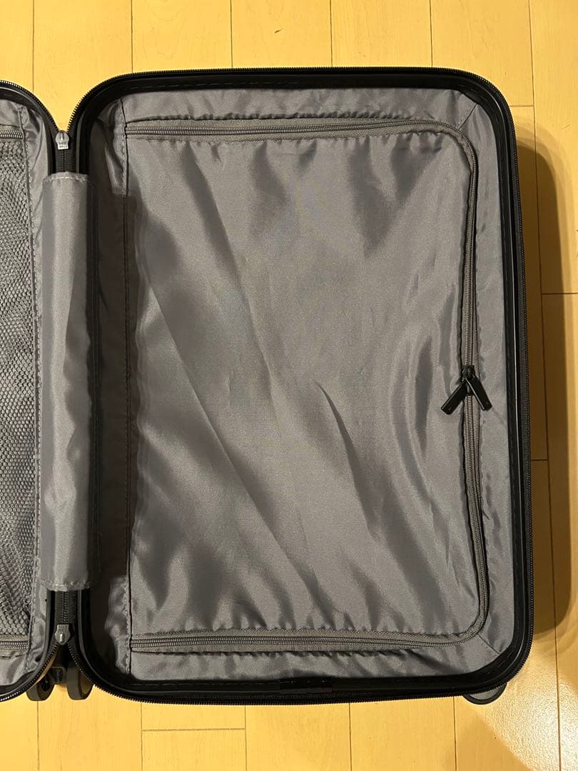 リブデザイン ブラックキャリーケース 中型