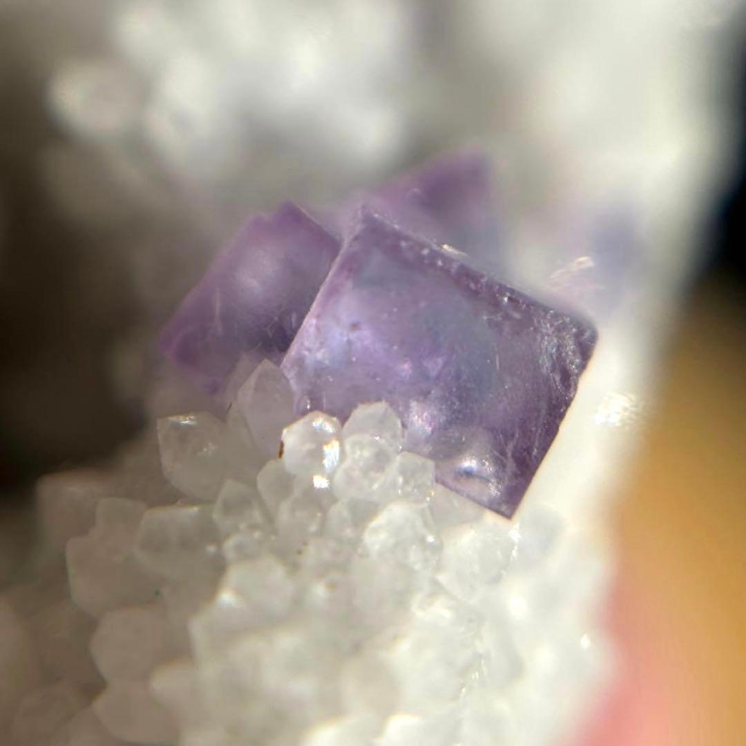 中国 ヤオガンシャン産　パープルブルー　フローライト　水晶　共生鉱物　鉱物標本