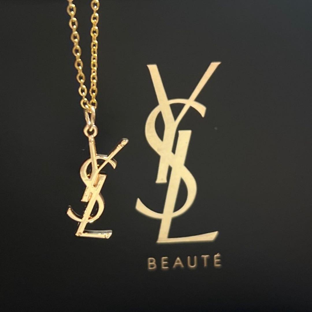 正規 YSL イヴ サンローラン ロゴチャーム& ネックレスチェーン付き箱付き