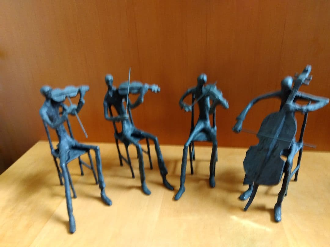 弦楽四重奏の鉄製置物