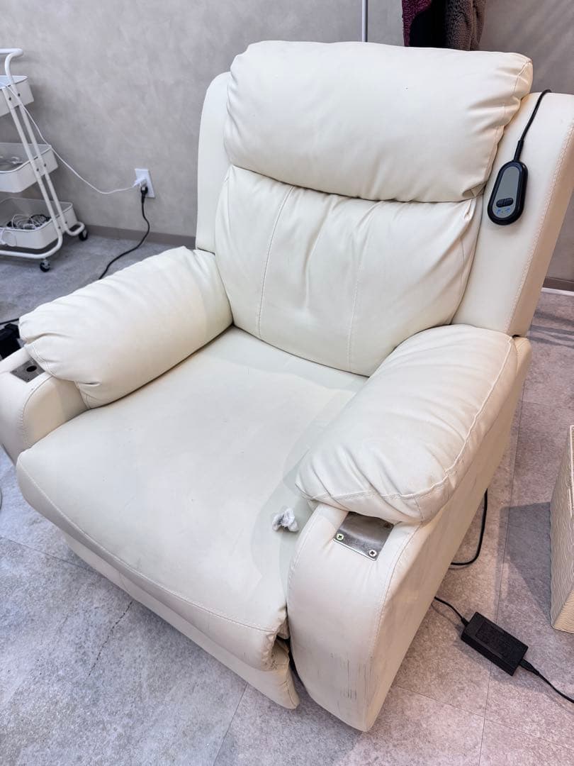 電動リクライニングチェア 薄いベージュ 現地での受け取り値段相談可能8／26まで