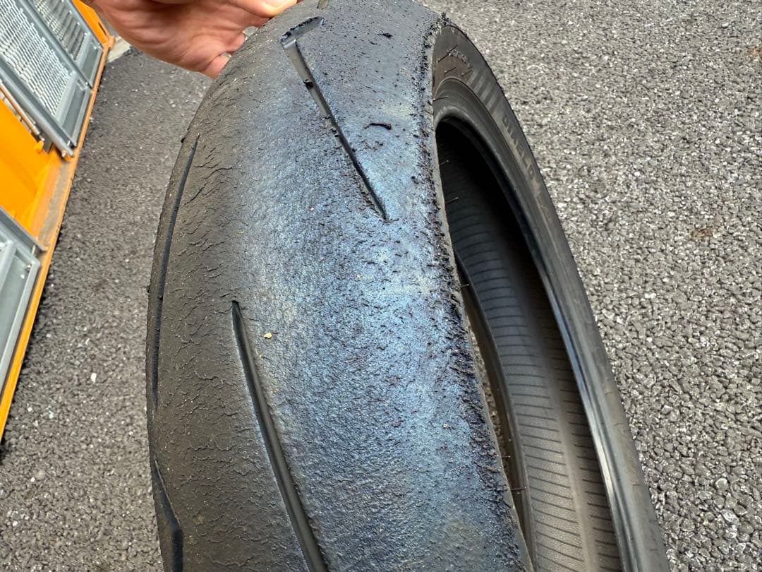 ピレリスーパーコルサV4 SC1 17インチ110/140前後セット