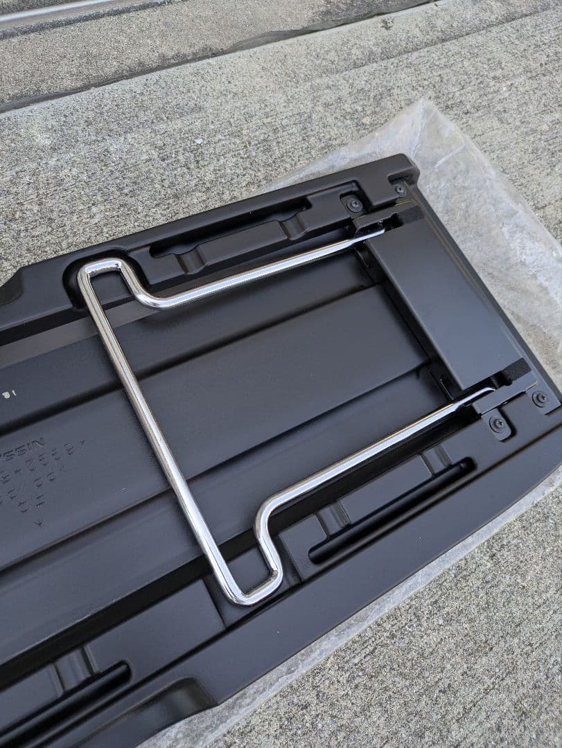 日産セレナ　C27用ラゲッジテーブル　ほぼ未使用品