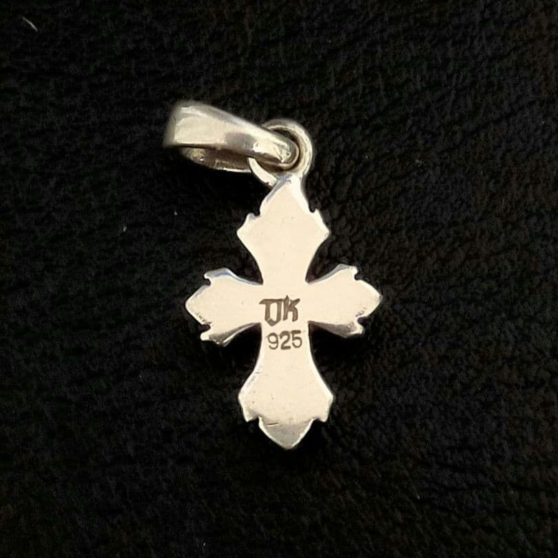 人気　クロス シルバー 925 ネックレス　　ルビーペンダント　美品