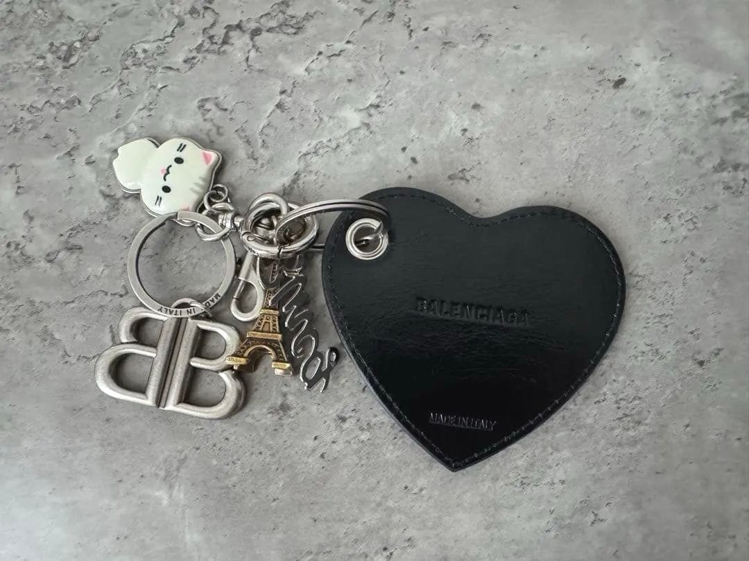 BALENCIAGA ハート型レザーキーホルダー