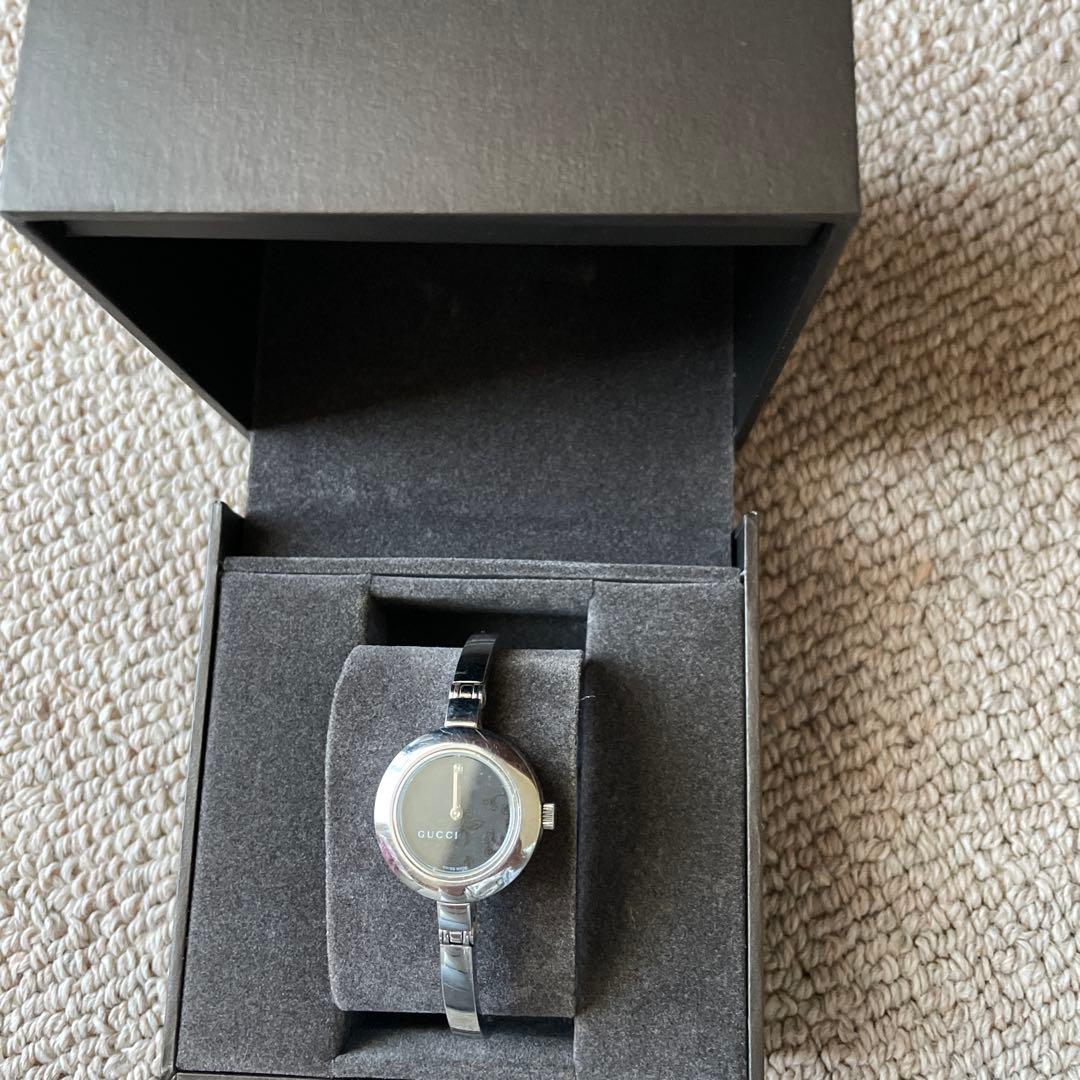 GUCCI 腕時計シルバー箱付き　電池切れ