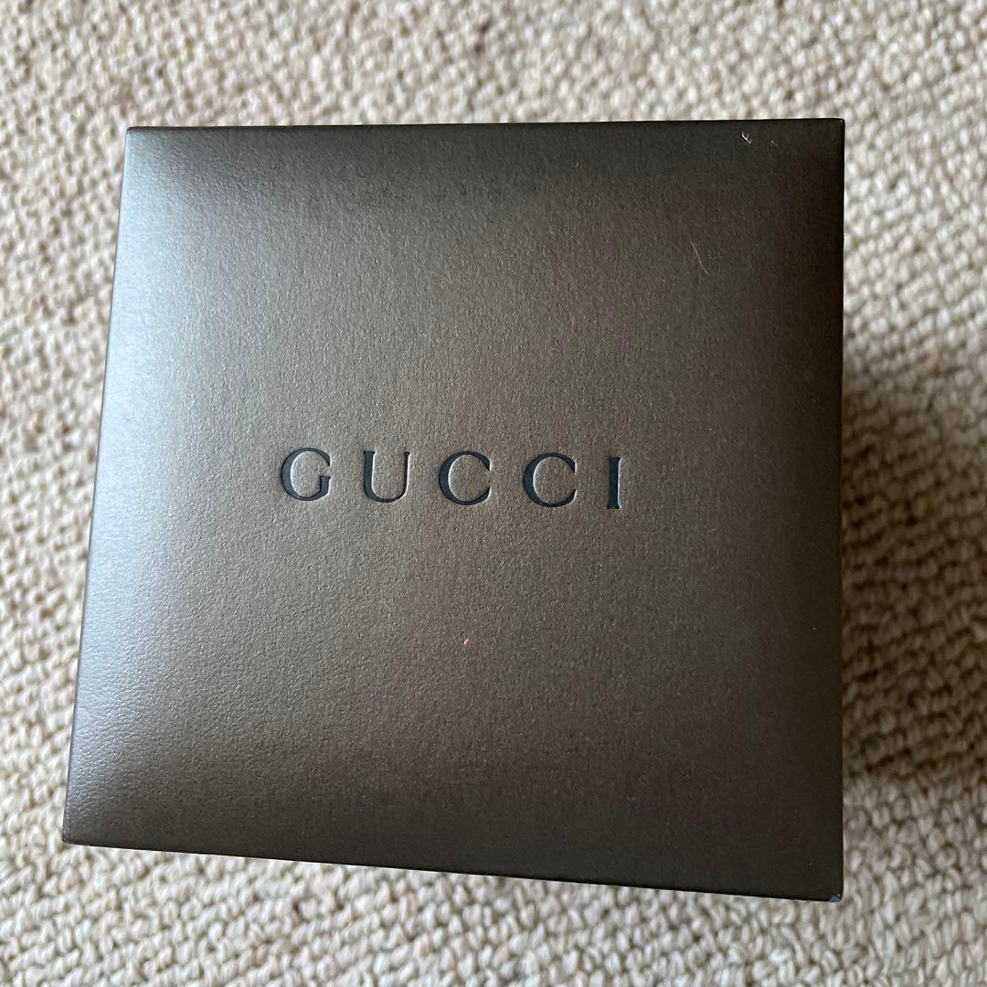 GUCCI 腕時計シルバー箱付き　電池切れ