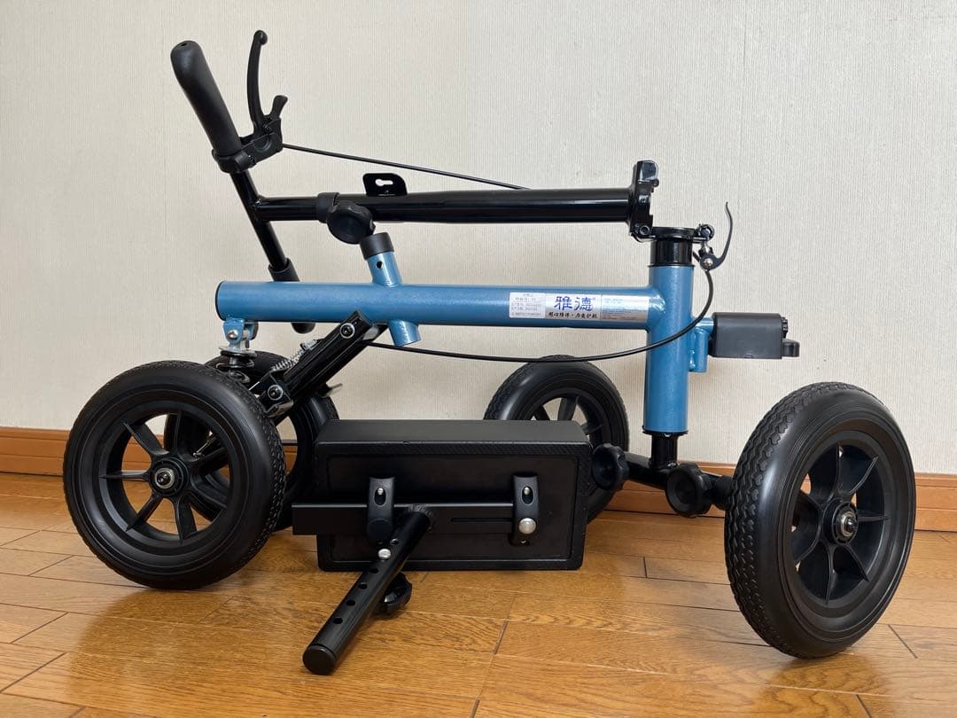 歩行補助器具　足置き付き バッグ付き