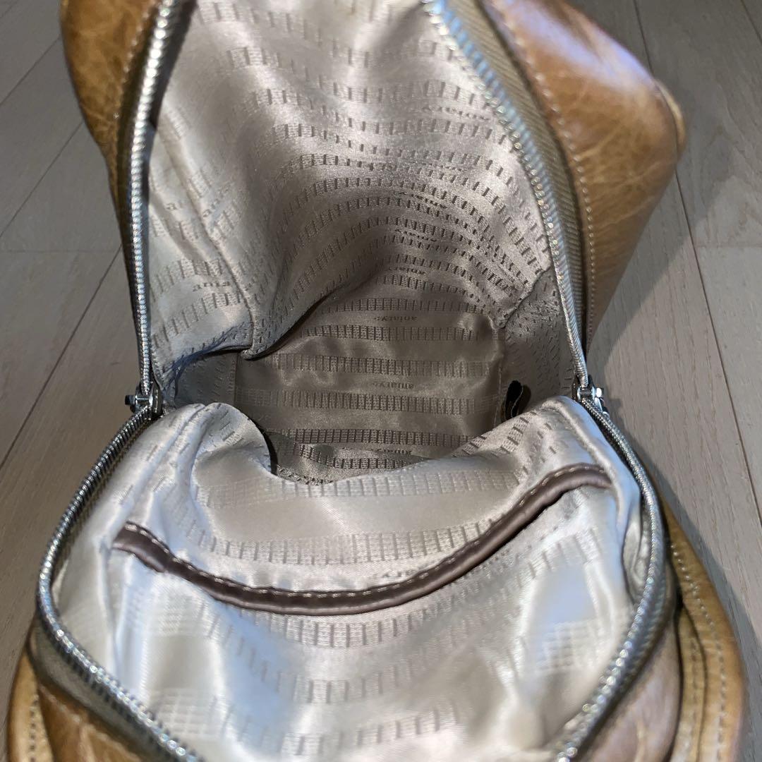 aniaryアニアリメタリックレザー縦長ボディバッグ06-07000中古カーキ