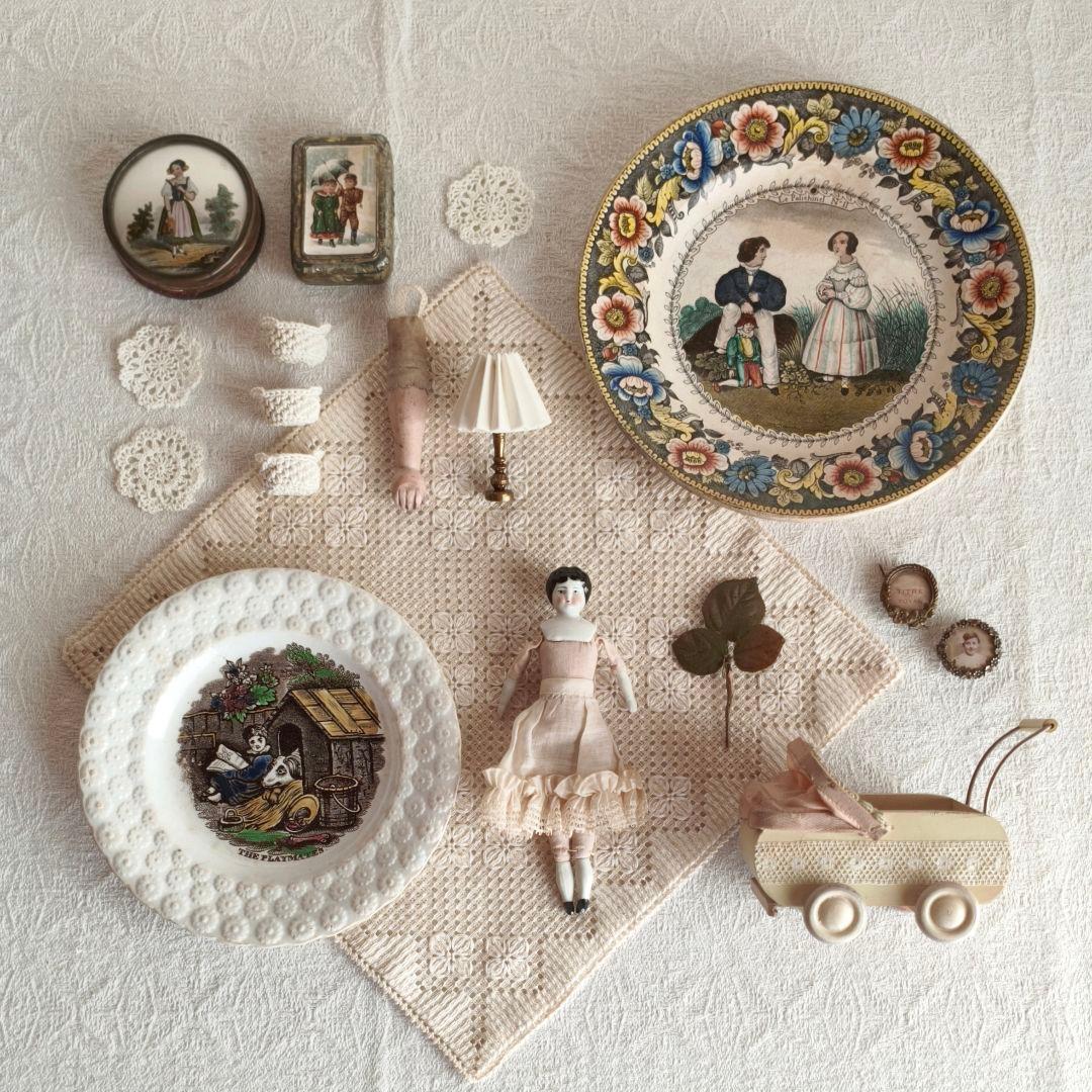 * antique plate ୨୧* フラワーレリーフ アンティークプレート
