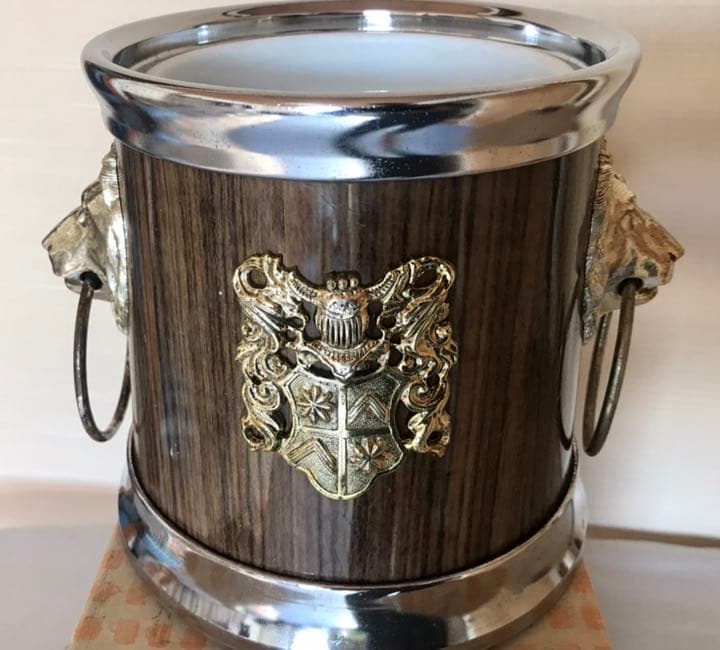 アンティークとヴィンテージ....).