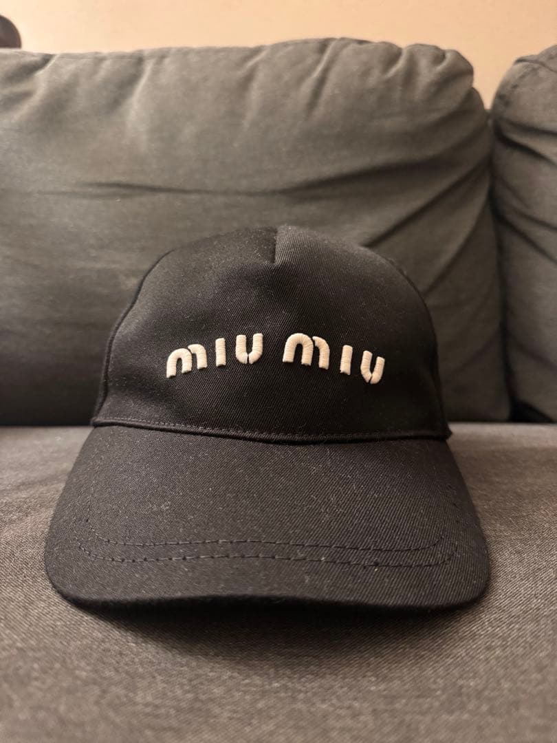 【美品】miu miuブラックMサイズベースボールキャップ5HC179 2D0Q