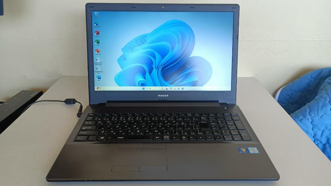 ⭐️ノートパソコンmouse 第六世代Core i3 SSD256G メモリ8G