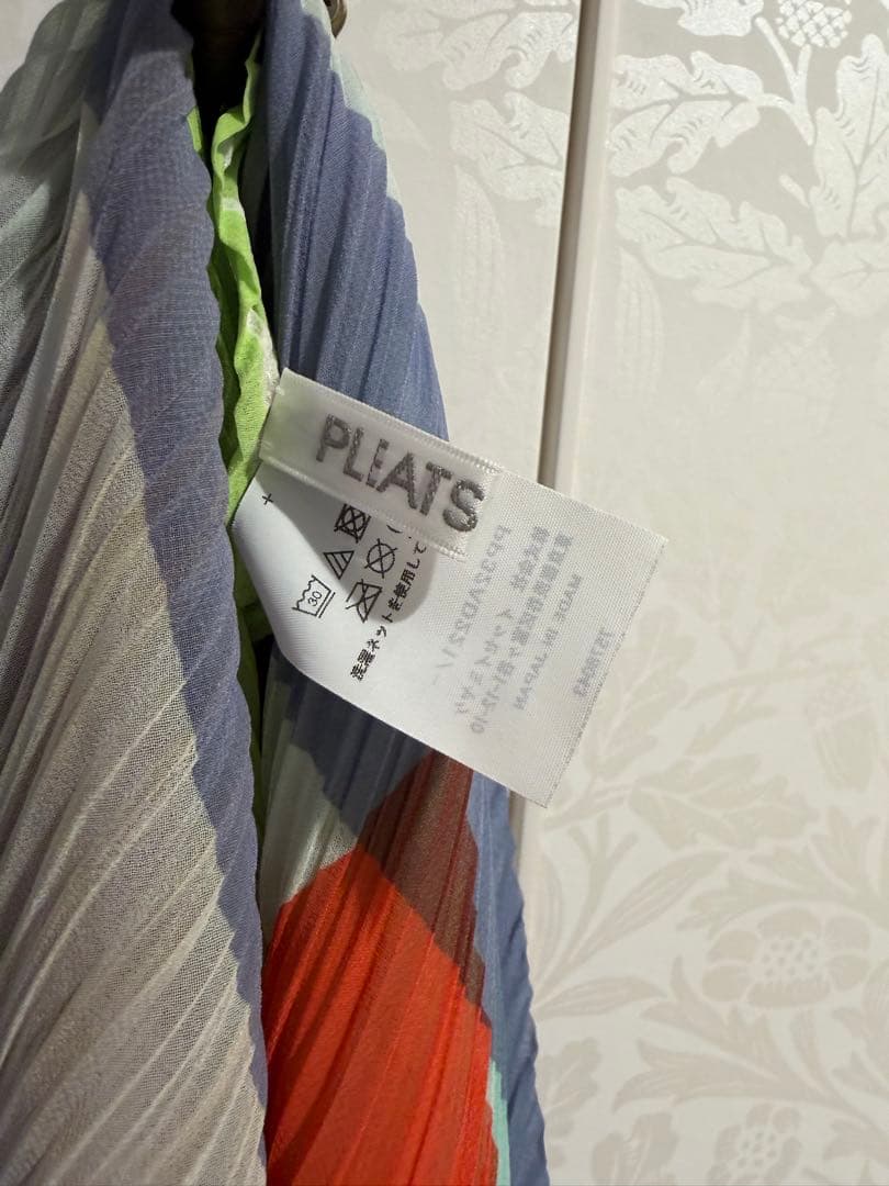 プリーツプリーズ　マルチカラーストール