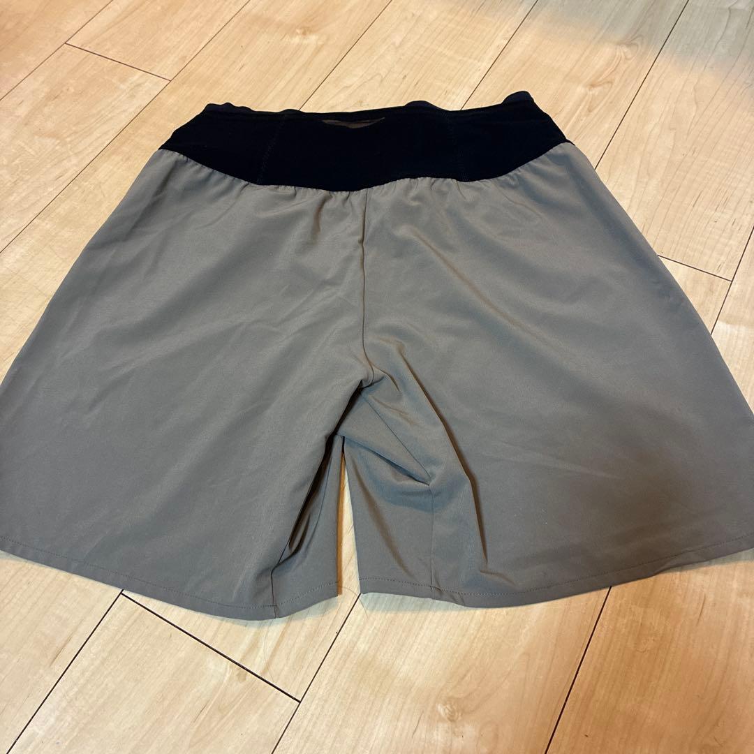 THE NORTH FACE ベージュショートパンツ