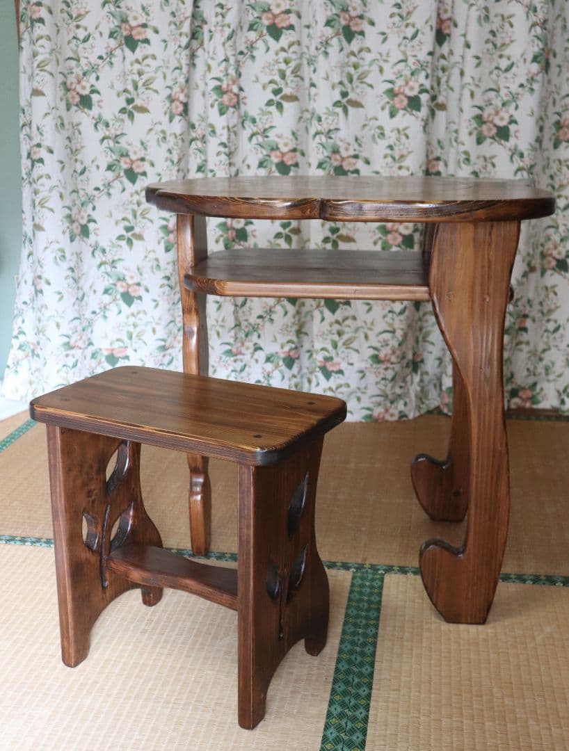 国産杉の葉っぱのテーブル　手作り