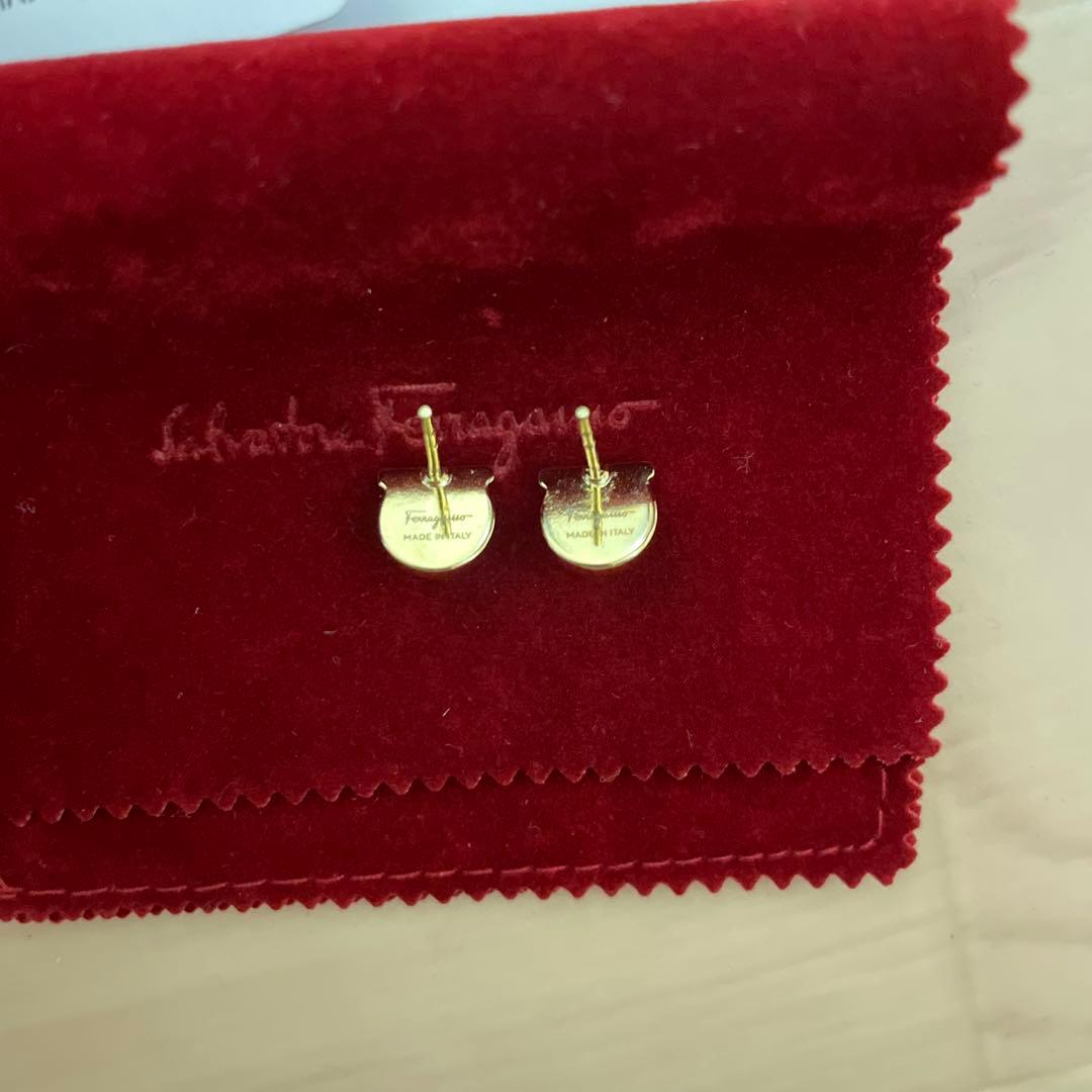 [新品未使用] フェラガモ ピアス パール