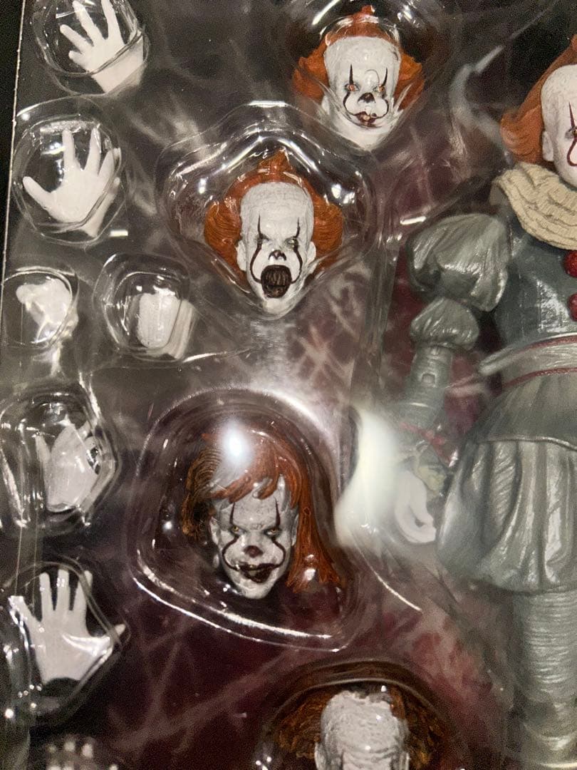 新品NECA ITペニーワイズ アクションフィギュア 18cm