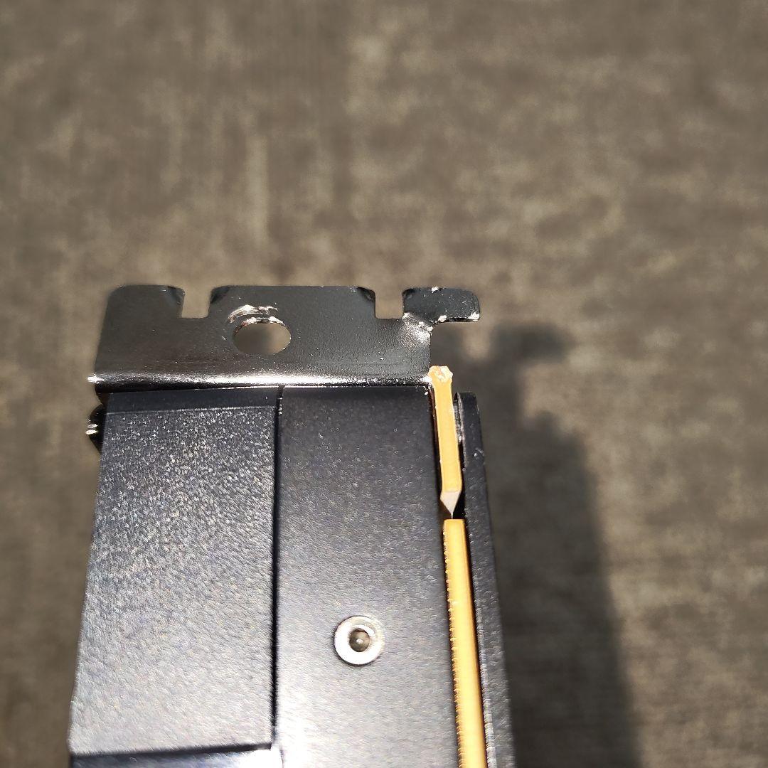 Nvidia Tesla P100 16GB ブラケット部分に歪みあり