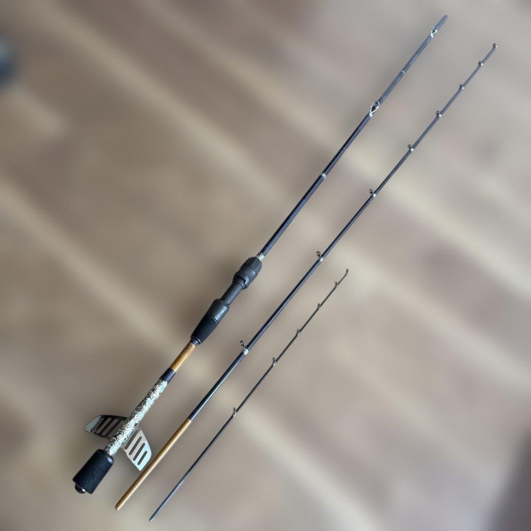 ヘラ竿をヘチ竿に改良した竿となります。　先端にトルザイトガイドを使用しています。