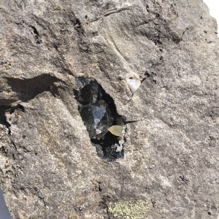 ハーキマーダイヤモンド(水晶)母岩付 A