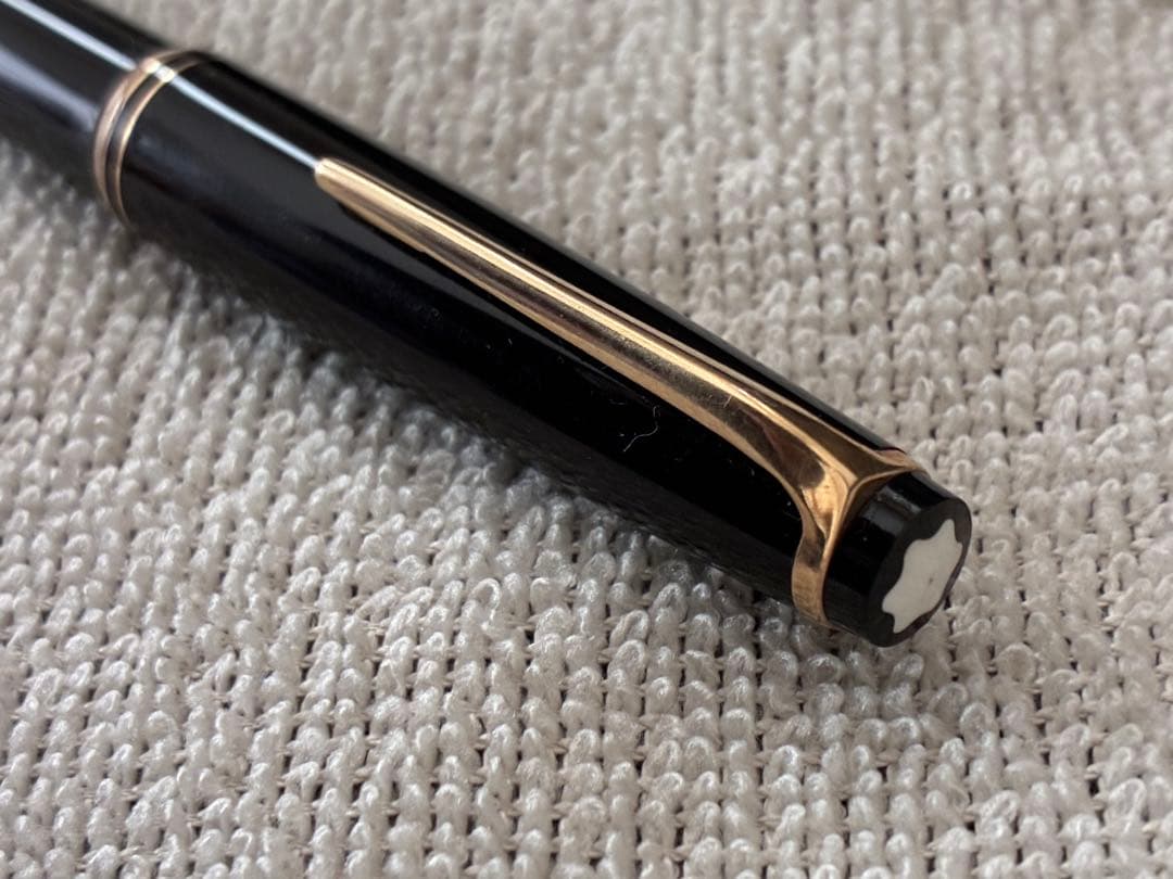 ◾️MONT BLANC モンブラン◾️黒 万年筆 No. 22◾️黒色／金色◾️
